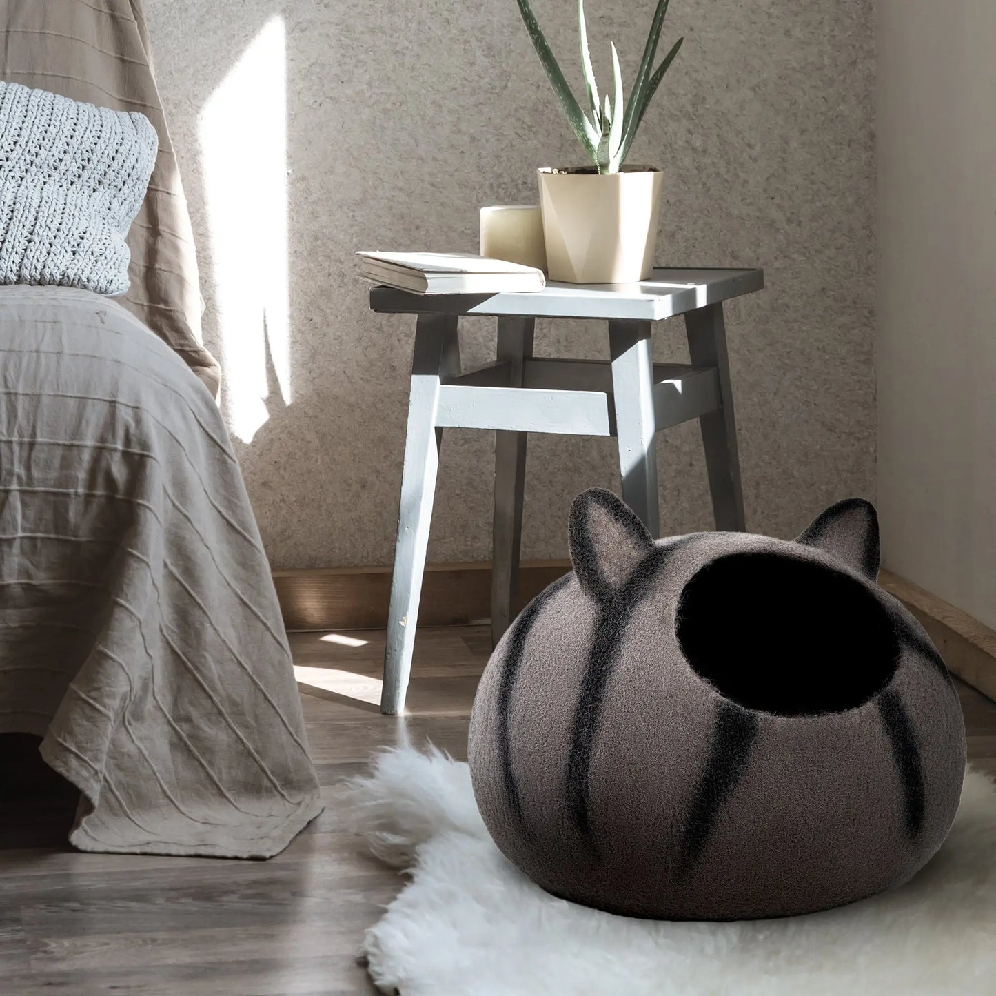 Woolygon Wool Cat Cave Bed - Handcrafted 100% Merino Wool, Eco-Friendly Felt Cat Cave for Indoor Cats and Kittens (Tabby Ears) Woolygon