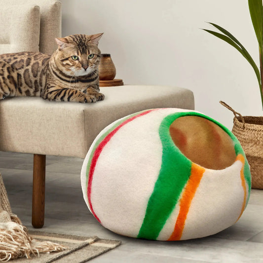 Luxury cat bed with felt material