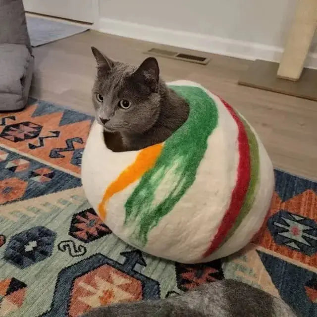 Luxury cat bed with felt material