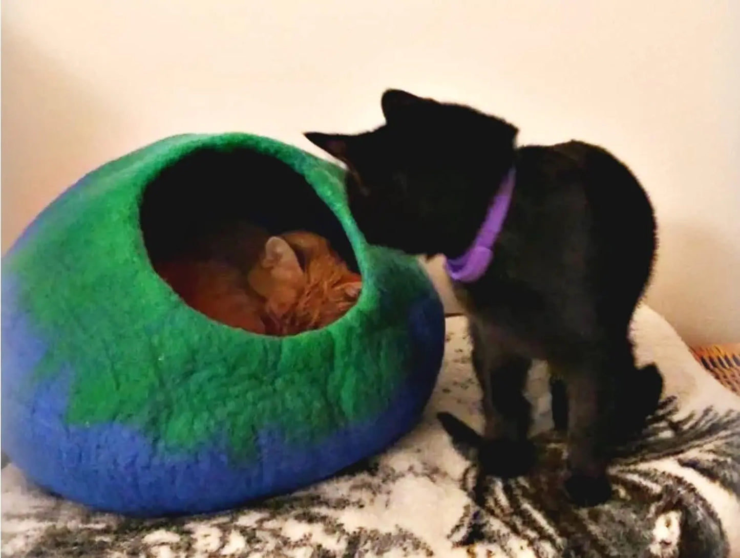Handmade Wool Cat Cave Bed – Cozy Felt Cat House for Pets – Eco-Friendly Kitty Hideaway Woolygon