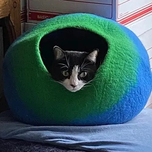 Handmade Wool Cat Cave Bed – Cozy Felt Cat House for Pets – Eco-Friendly Kitty Hideaway Woolygon